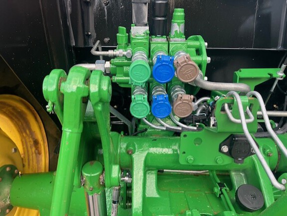 2018 John Deere 6105E