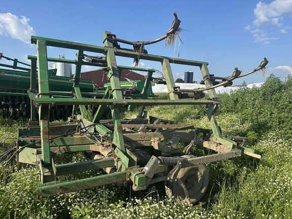 Photo of 2005 John Deere 714