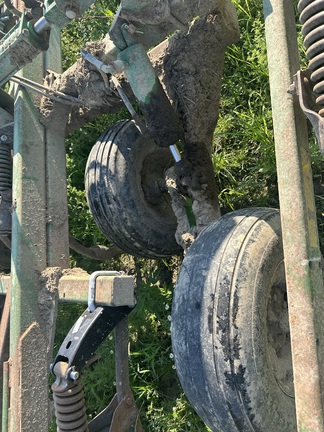 Photo of 2005 John Deere 714