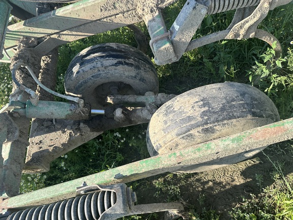 Photo of 2005 John Deere 714