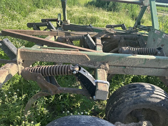 Photo of 2005 John Deere 714