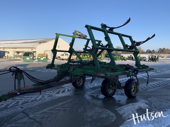 Photo of 2005 John Deere 714