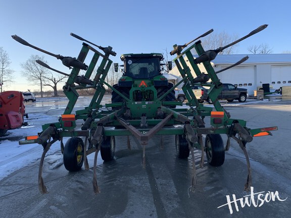 Photo of 2005 John Deere 714