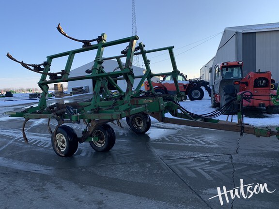 Photo of 2005 John Deere 714