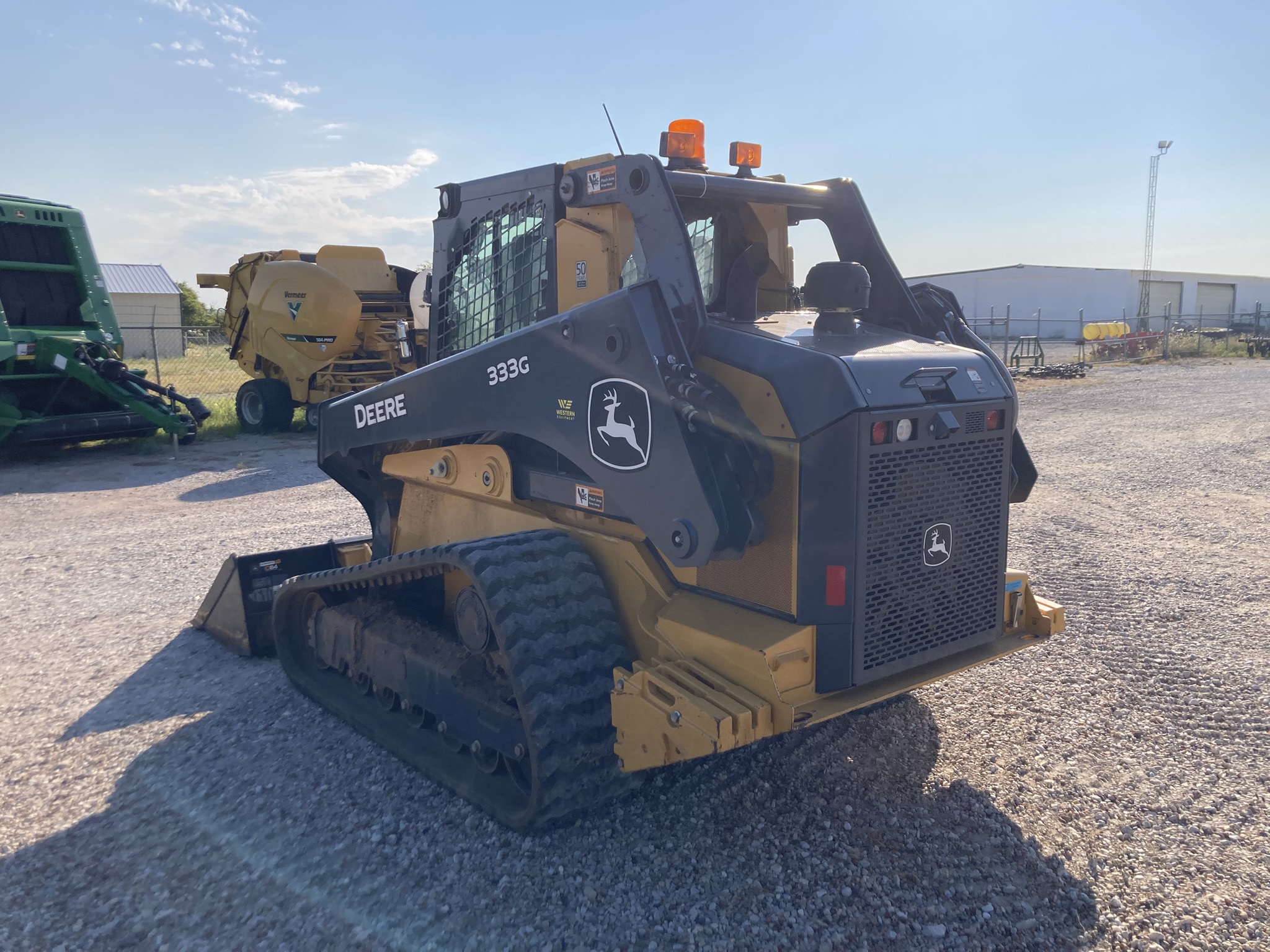 2020 John Deere 333G Image 5