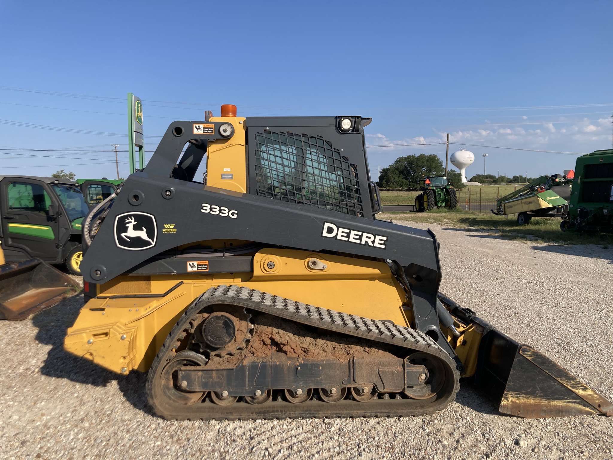 2020 John Deere 333G Image 8