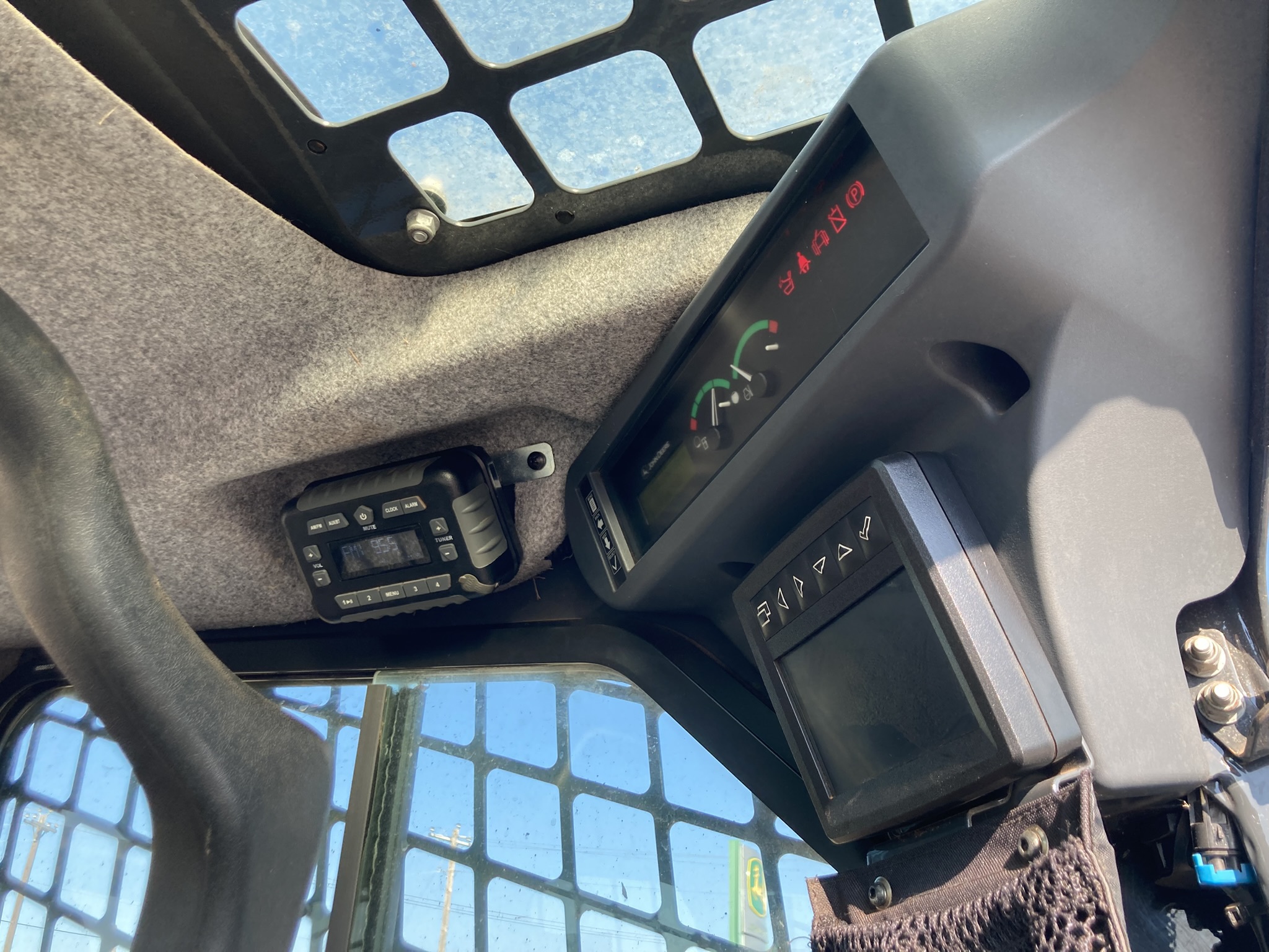 2020 John Deere 333G Image 16