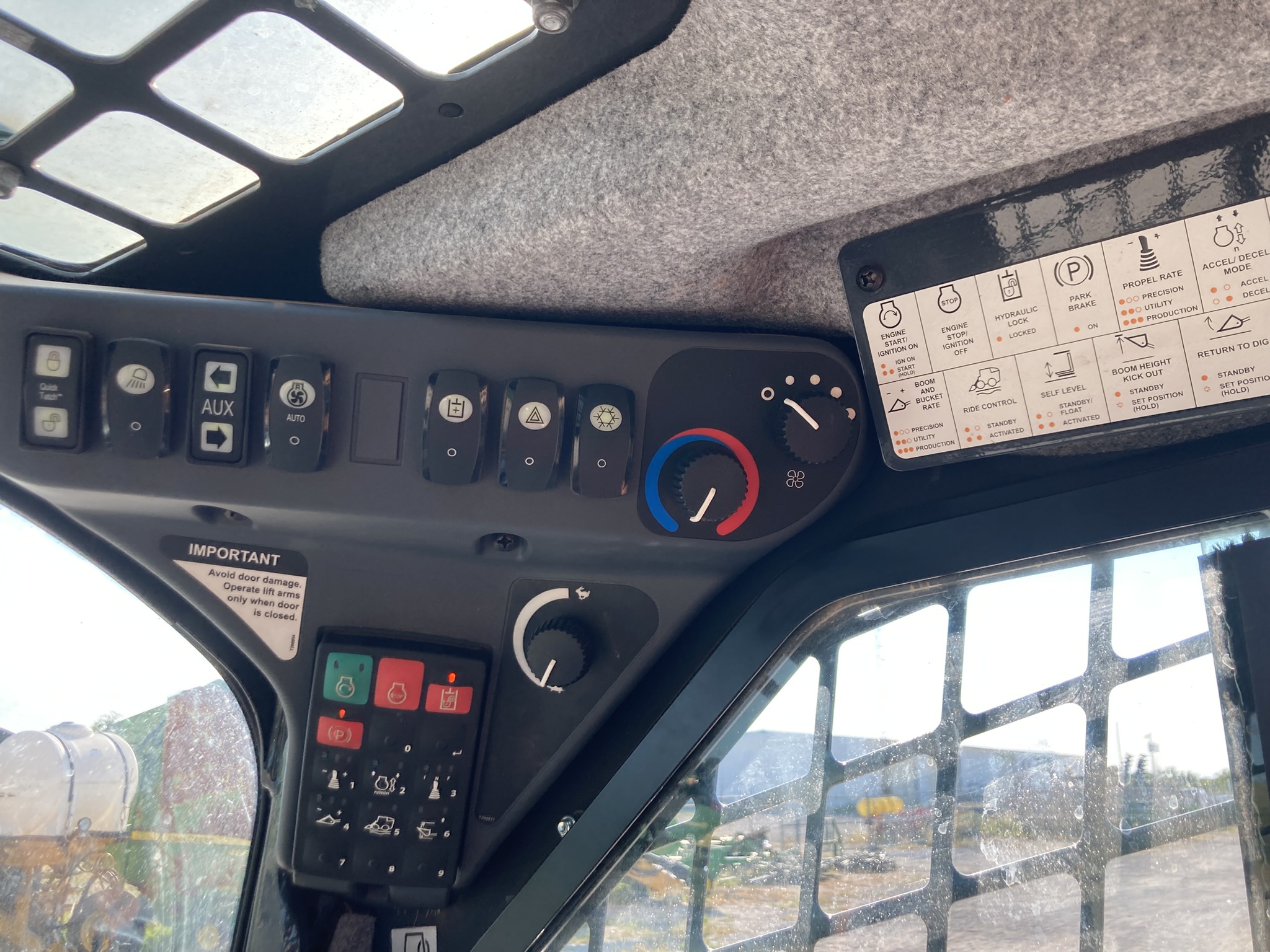 2020 John Deere 333G Image 17