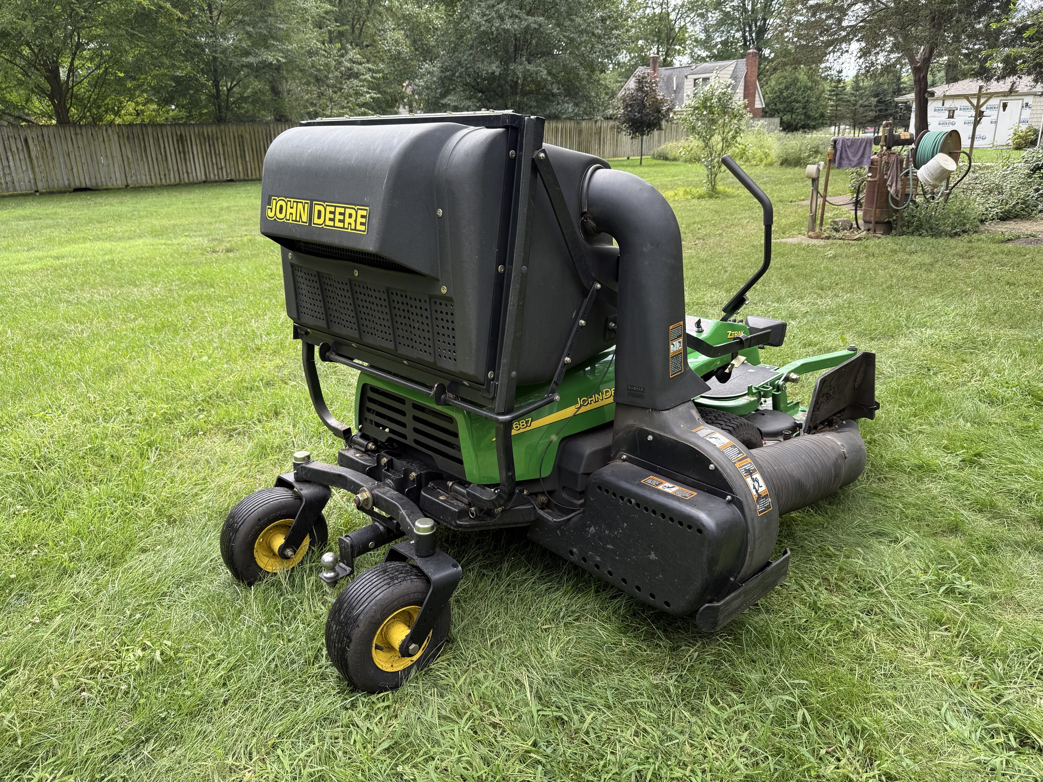2004 John Deere F687 Image 3