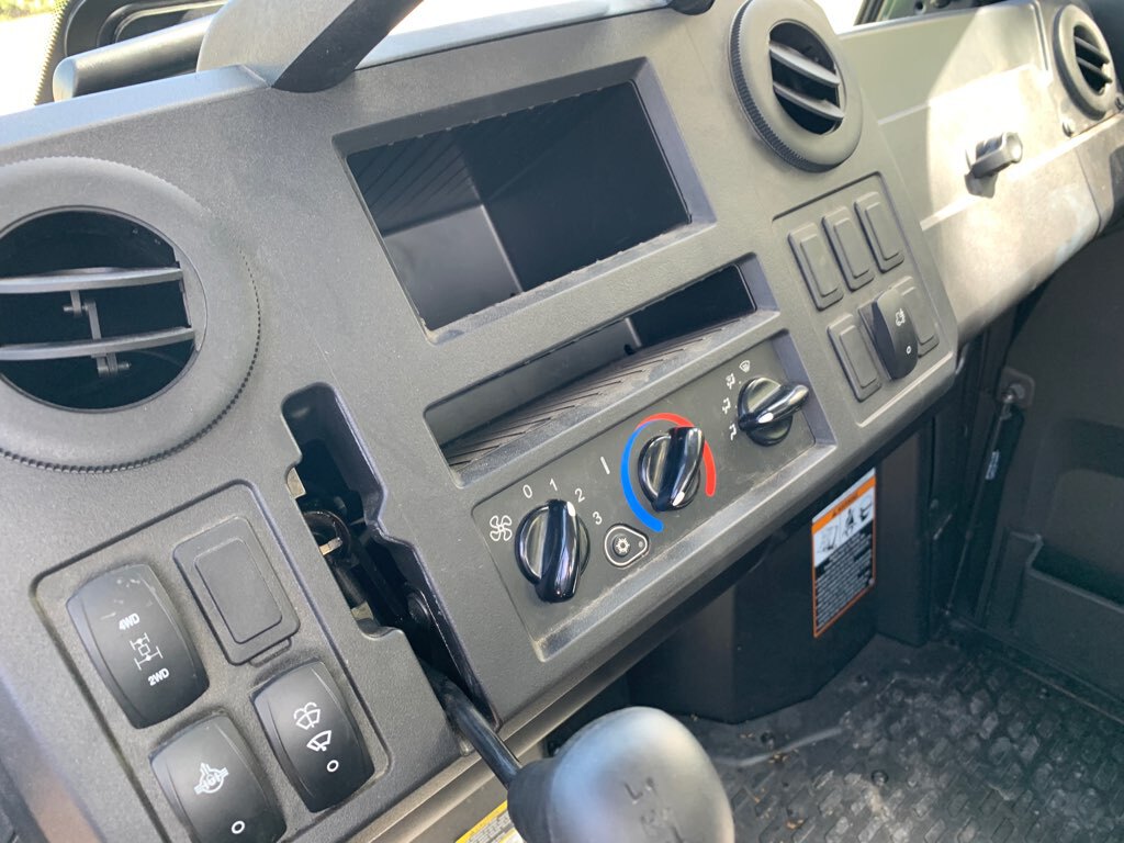 2025 John Deere XUV845M Image 4