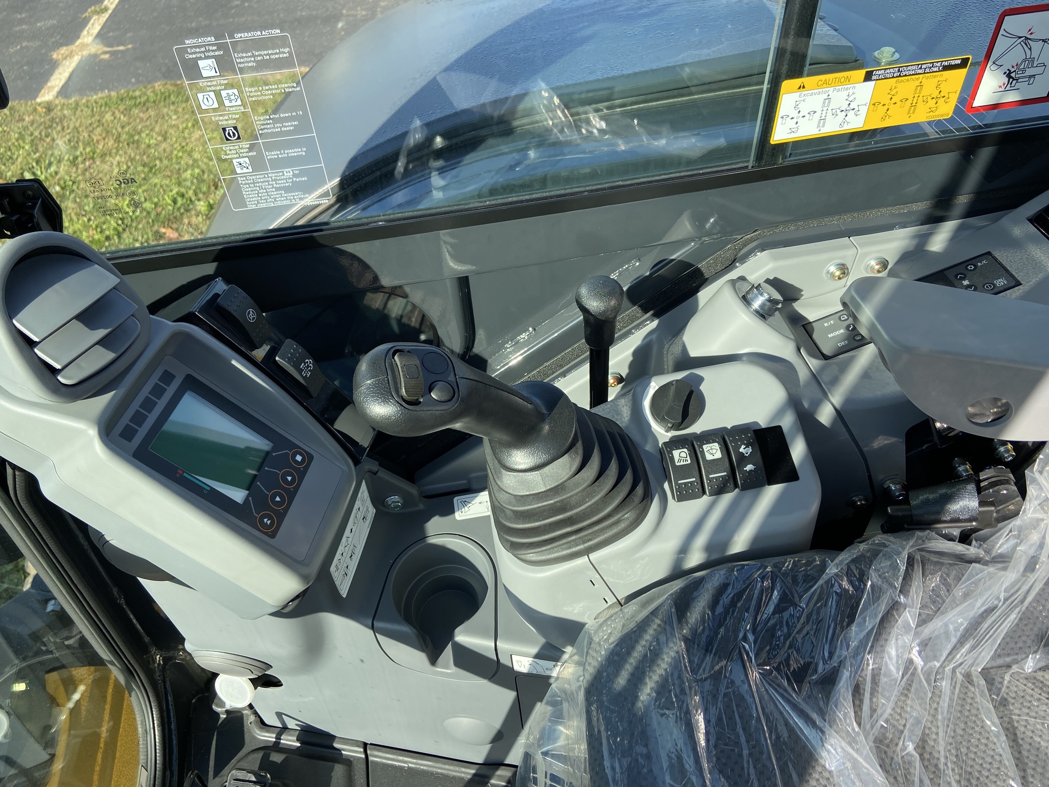 2025 John Deere 60 P Image 8