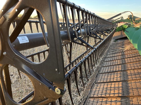 Used 2024 John Deere HD45R Combine Platforms at Horizon Ag & Turf in Lloydminster, AB - Photo3