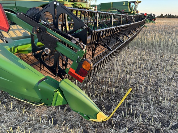 Used 2024 John Deere HD45R Combine Platforms at Horizon Ag & Turf in Lloydminster, AB - Photo5