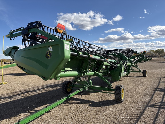 Used 2024 John Deere HD45R Combine Platforms at Horizon Ag & Turf in Wetaskiwin, AB - Photo3