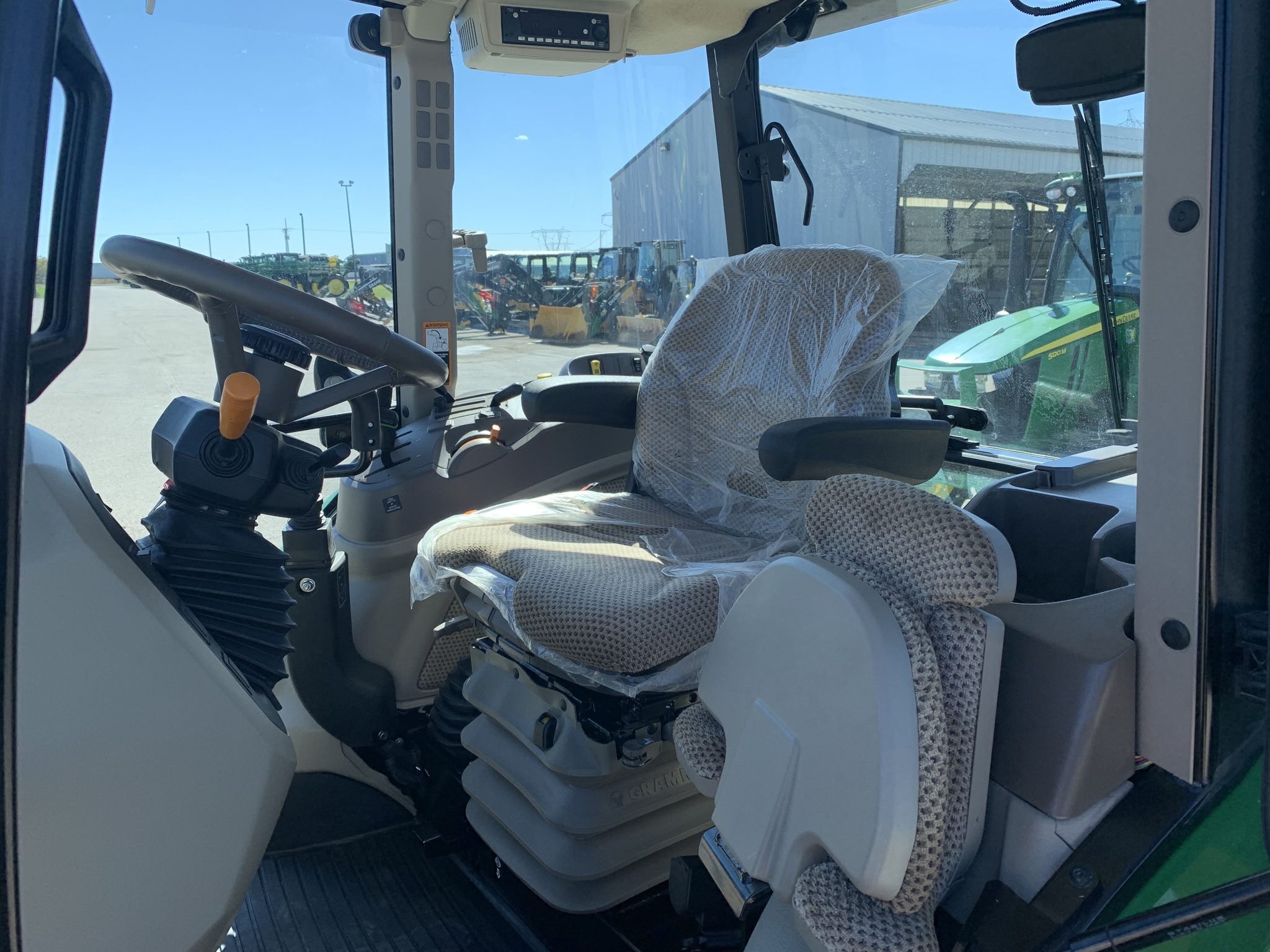2025 John Deere 5100E Image 6