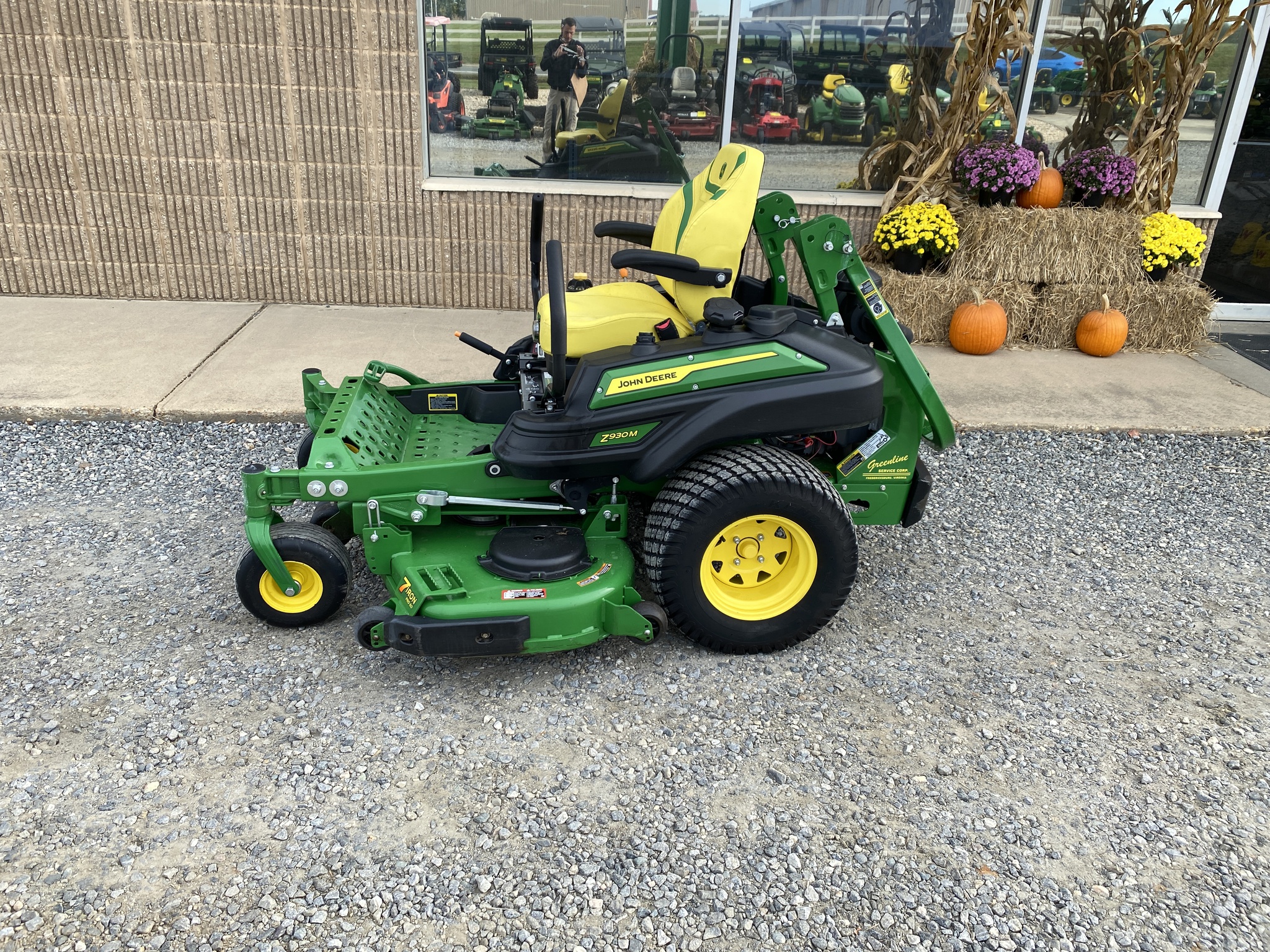 2023 John Deere Z930M Image 2