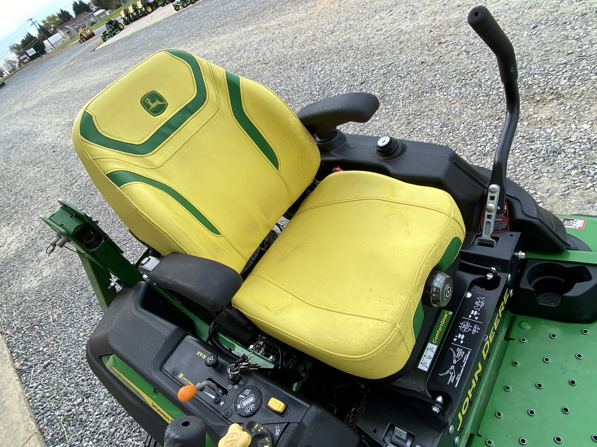 2023 John Deere Z930M Image 6