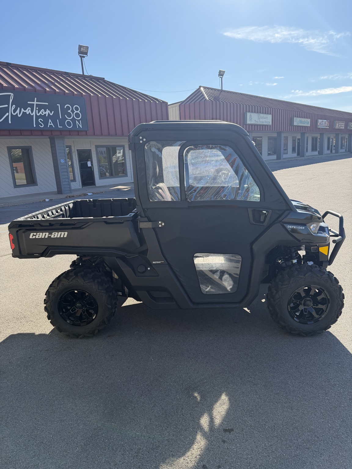 2023 Can-Am Defender HD9 DPS Image 5