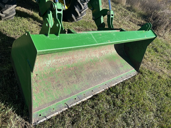 Photo of 2022 John Deere 6105E