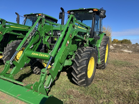 Photo of 2022 John Deere 6105E