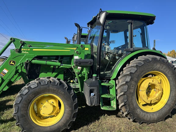 Photo of 2022 John Deere 6105E