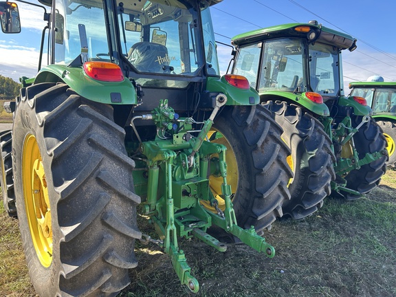 Photo of 2022 John Deere 6105E
