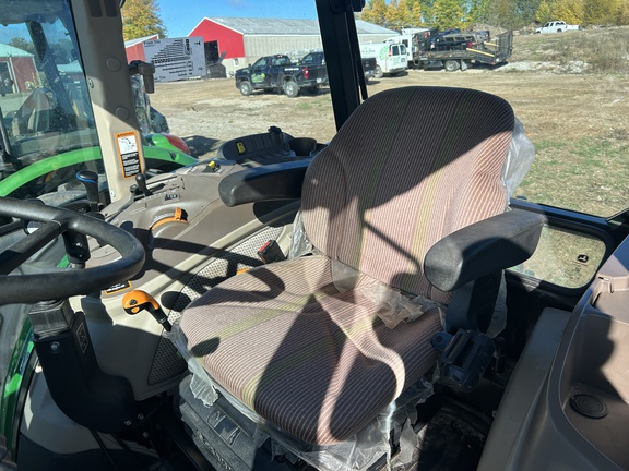 Photo of 2022 John Deere 6105E