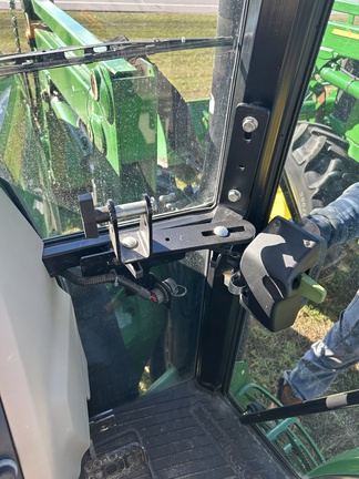 Photo of 2022 John Deere 6105E