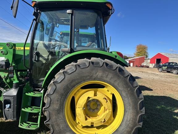 Photo of 2022 John Deere 6105E