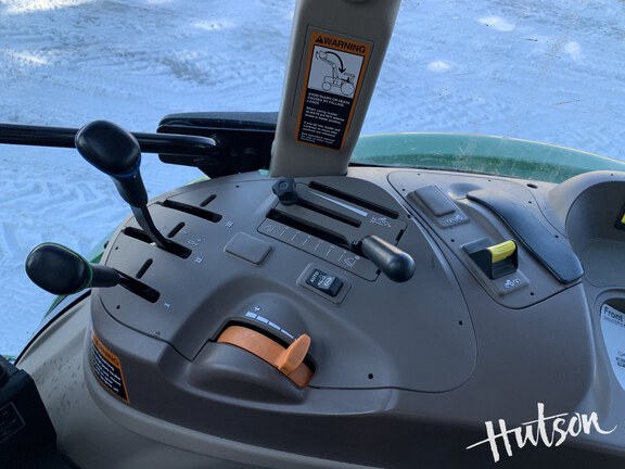 Photo of 2022 John Deere 6105E