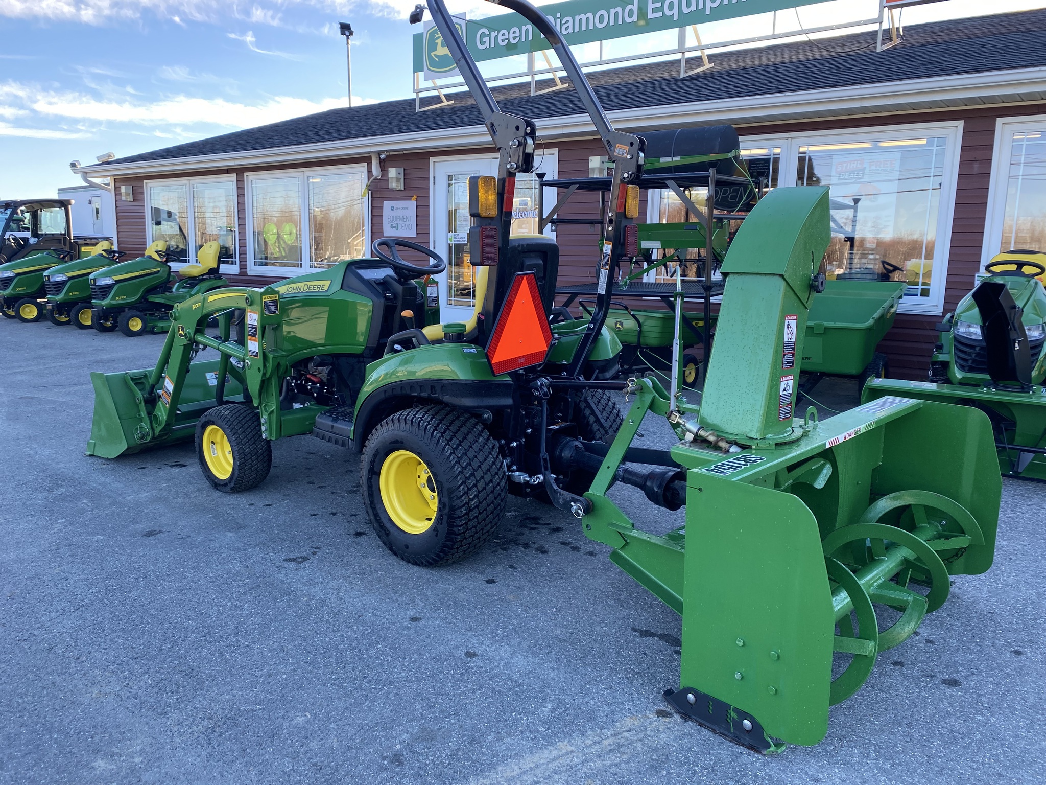 2023 John Deere 1023E Image 2