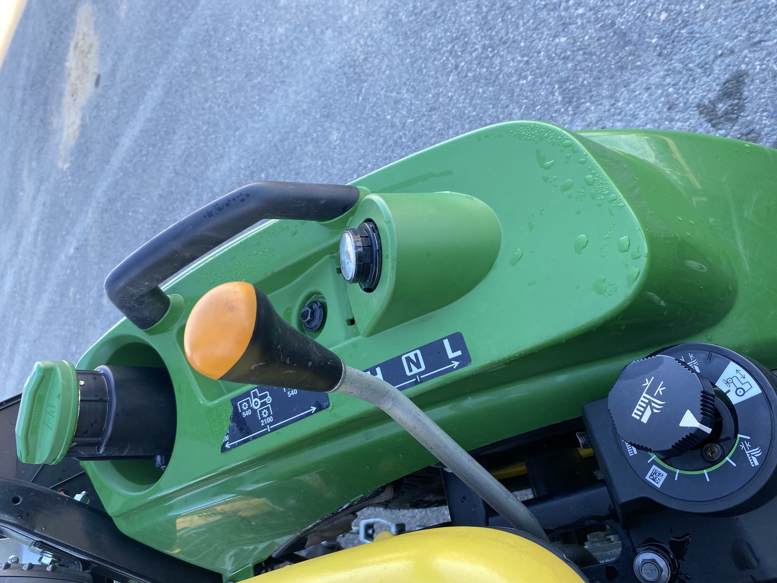 2023 John Deere 1023E Image 7