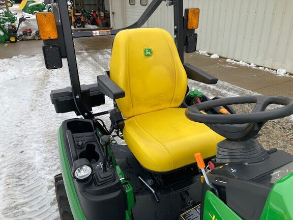 Photo of 2022 John Deere 1025R