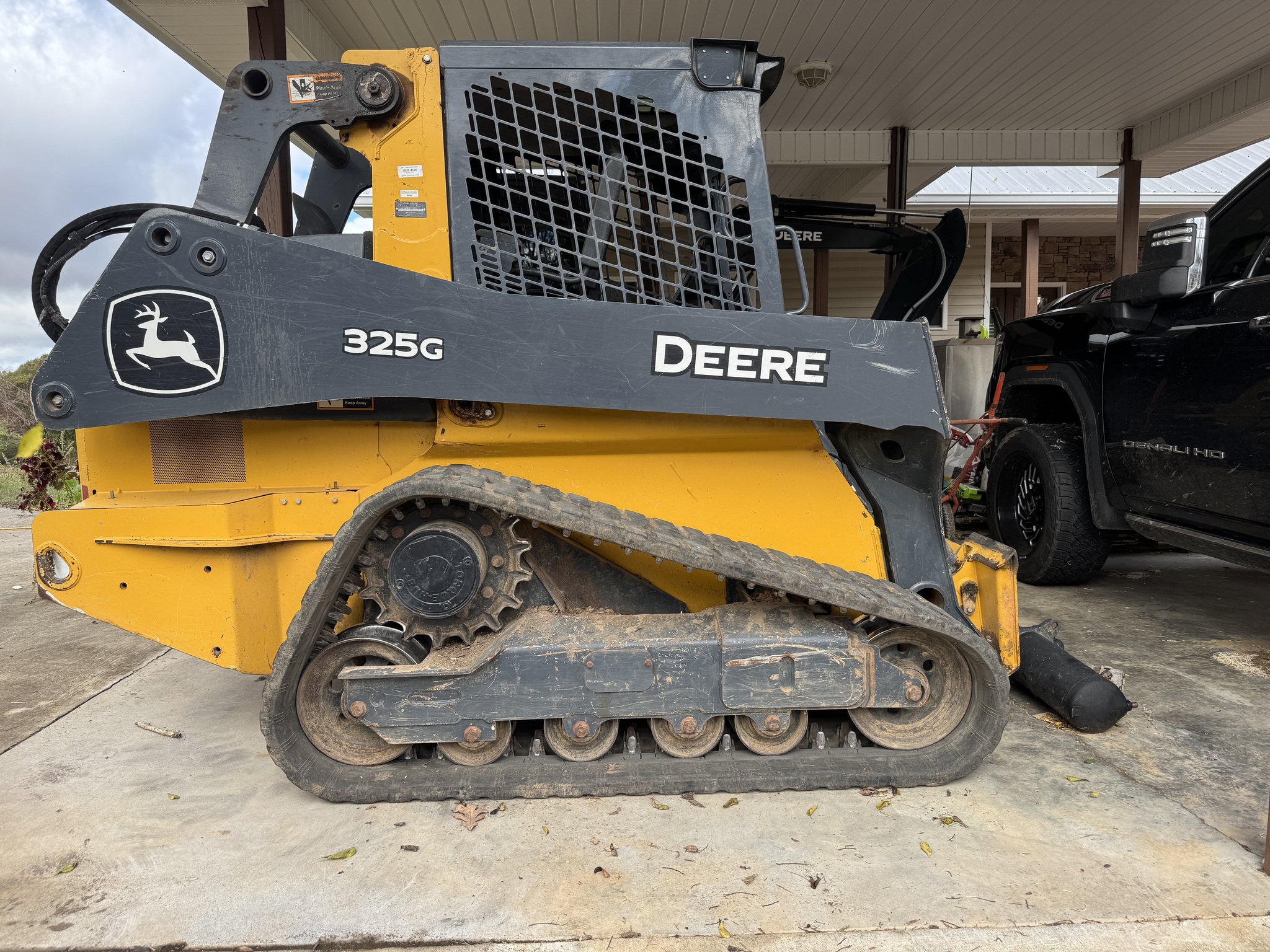 2022 John Deere 325G Image 1