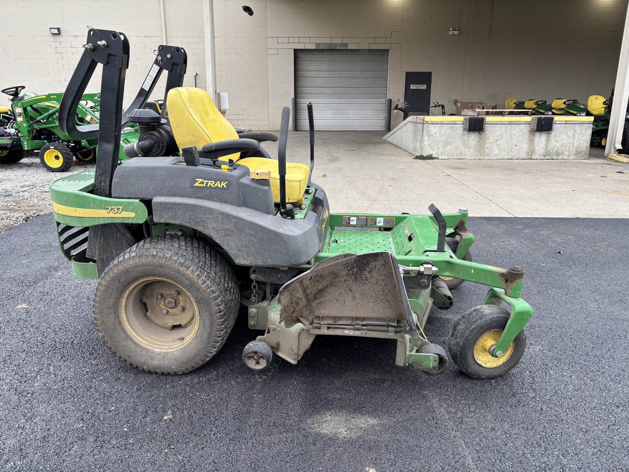 Used 2007 John Deere 737 Zero Turn Mowers at Koenig Equipment in Urbana, OH - PhotoXL3
