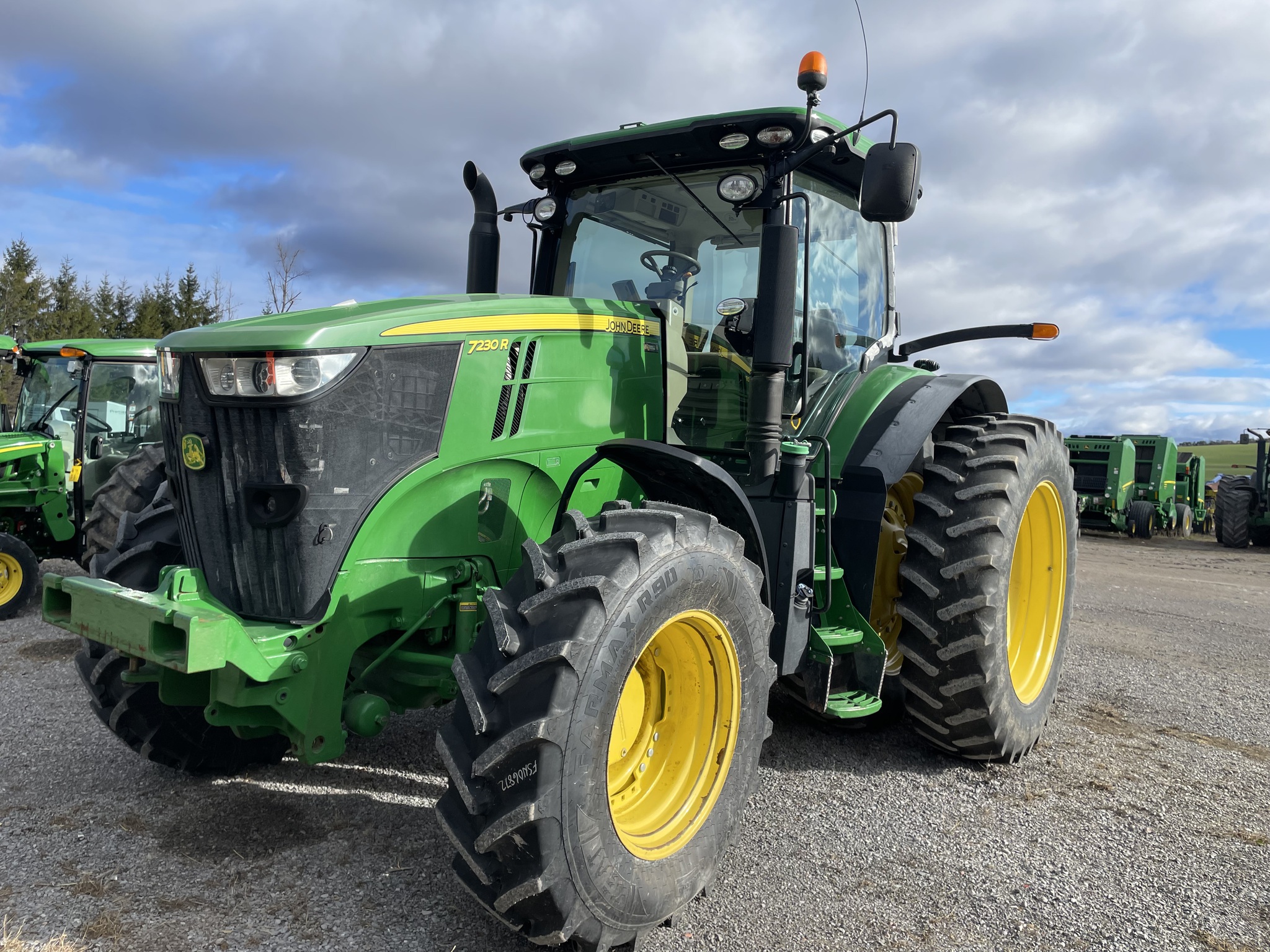 2014 John Deere 7230R Image 1