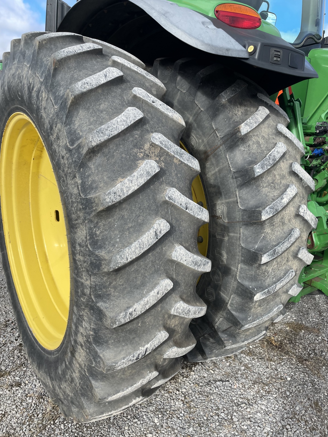 2014 John Deere 7230R Image 6