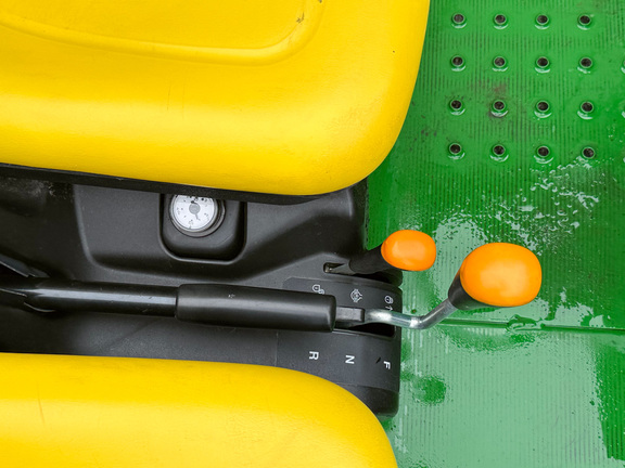 2024 John-Deere TX 4X2