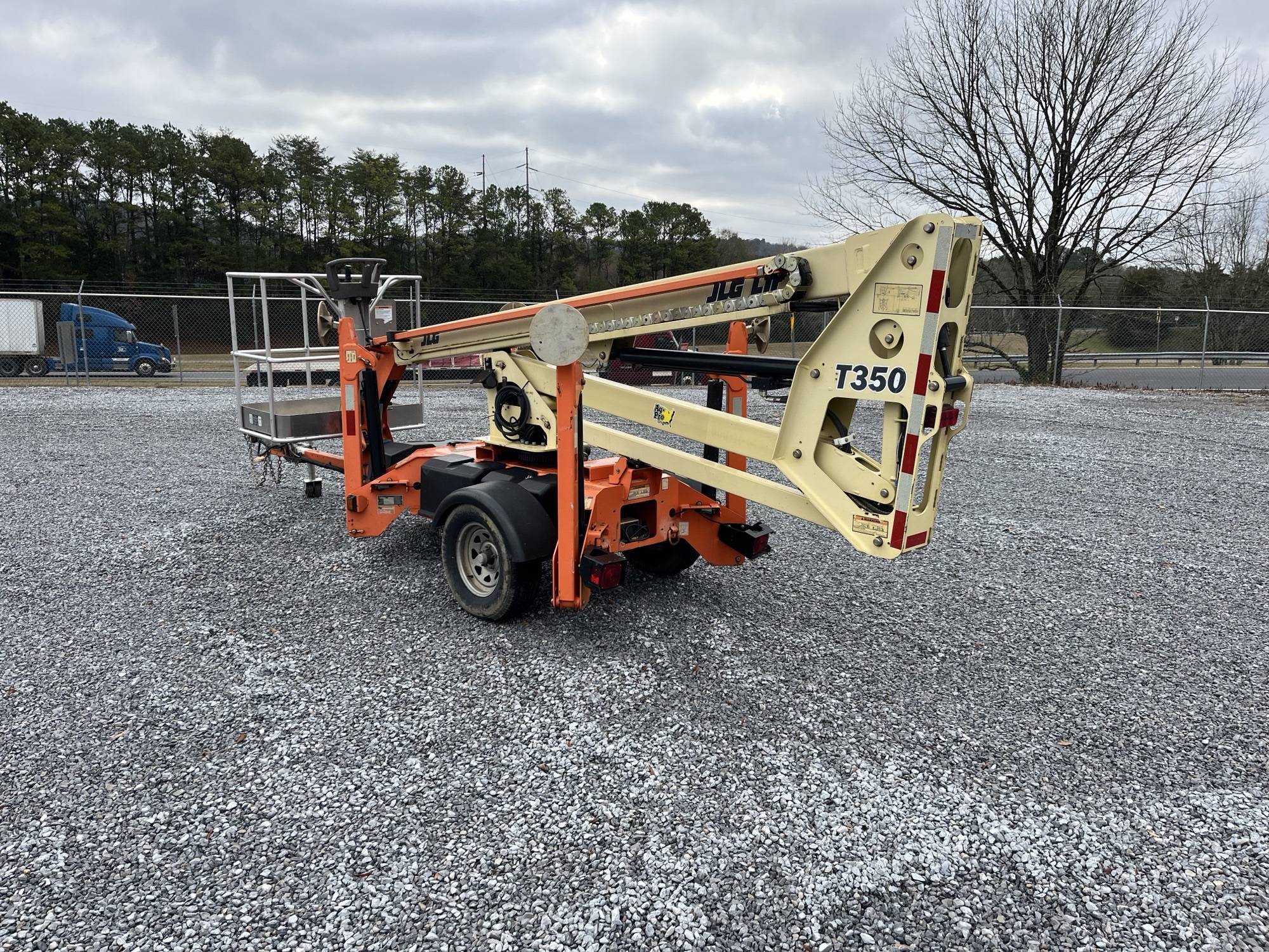 2016 JLG T350 Image 3