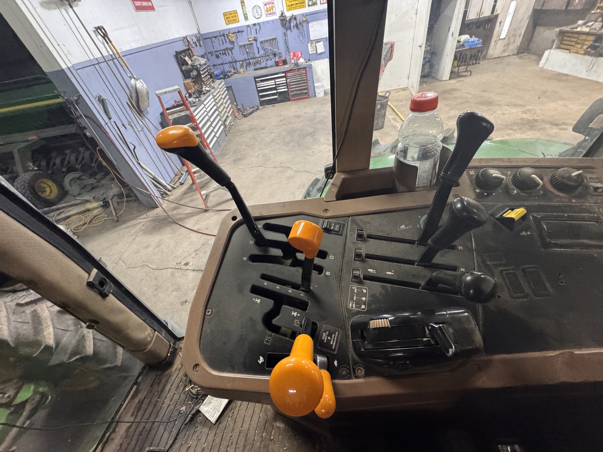 2001 John Deere 7810 Image 7