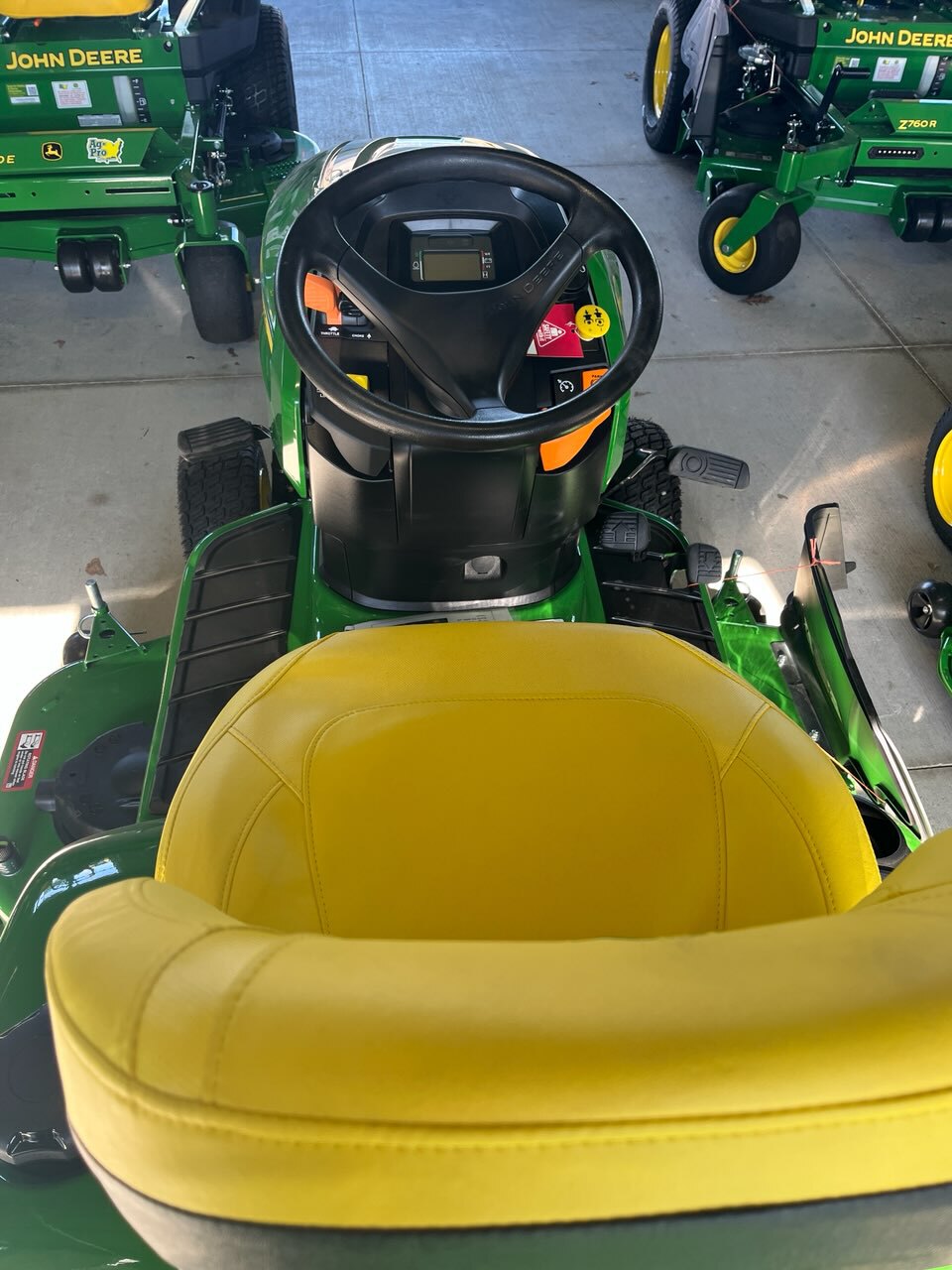 2025 John Deere X380 Image 4