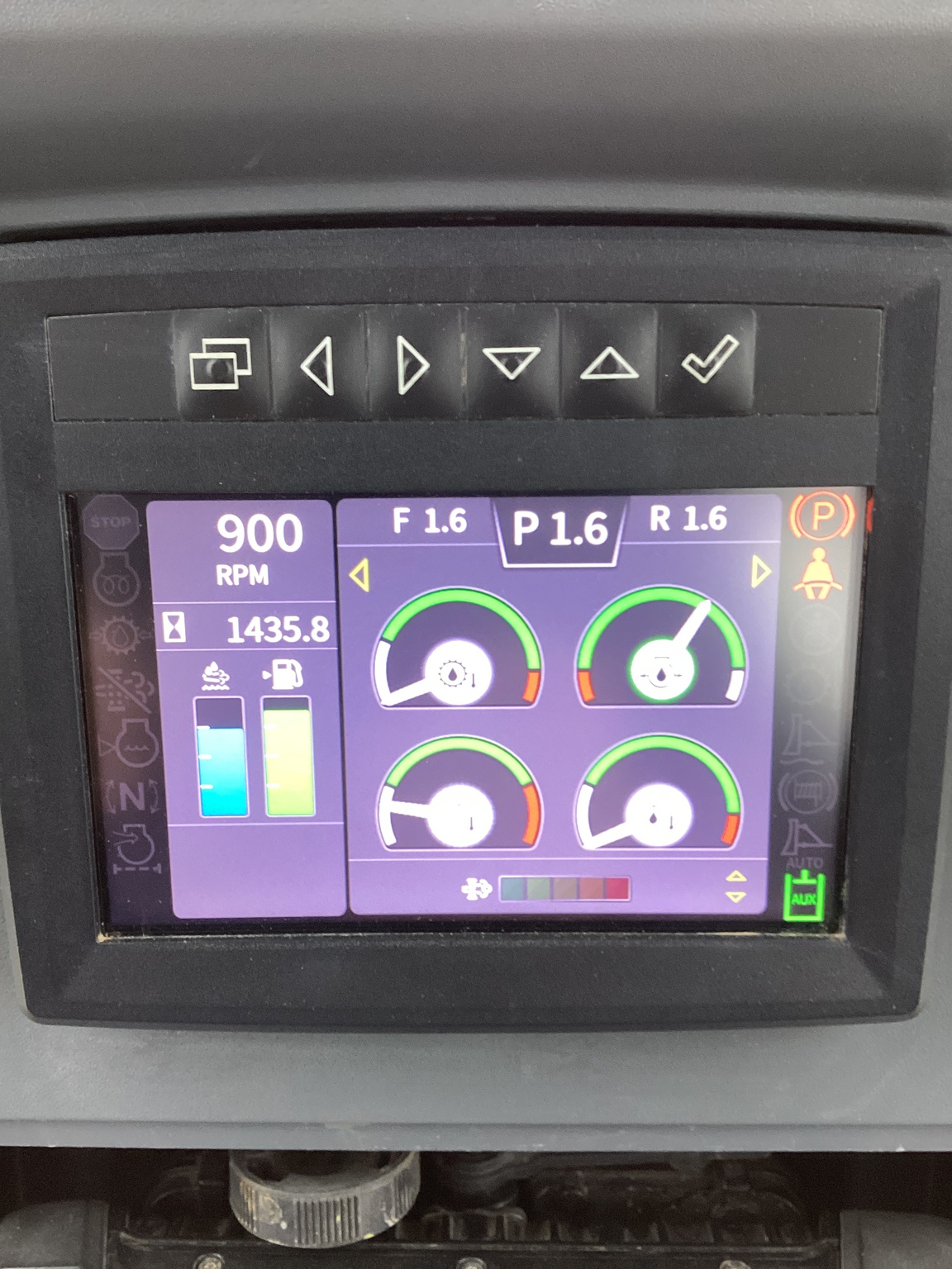 2020 John Deere 700L Image 14