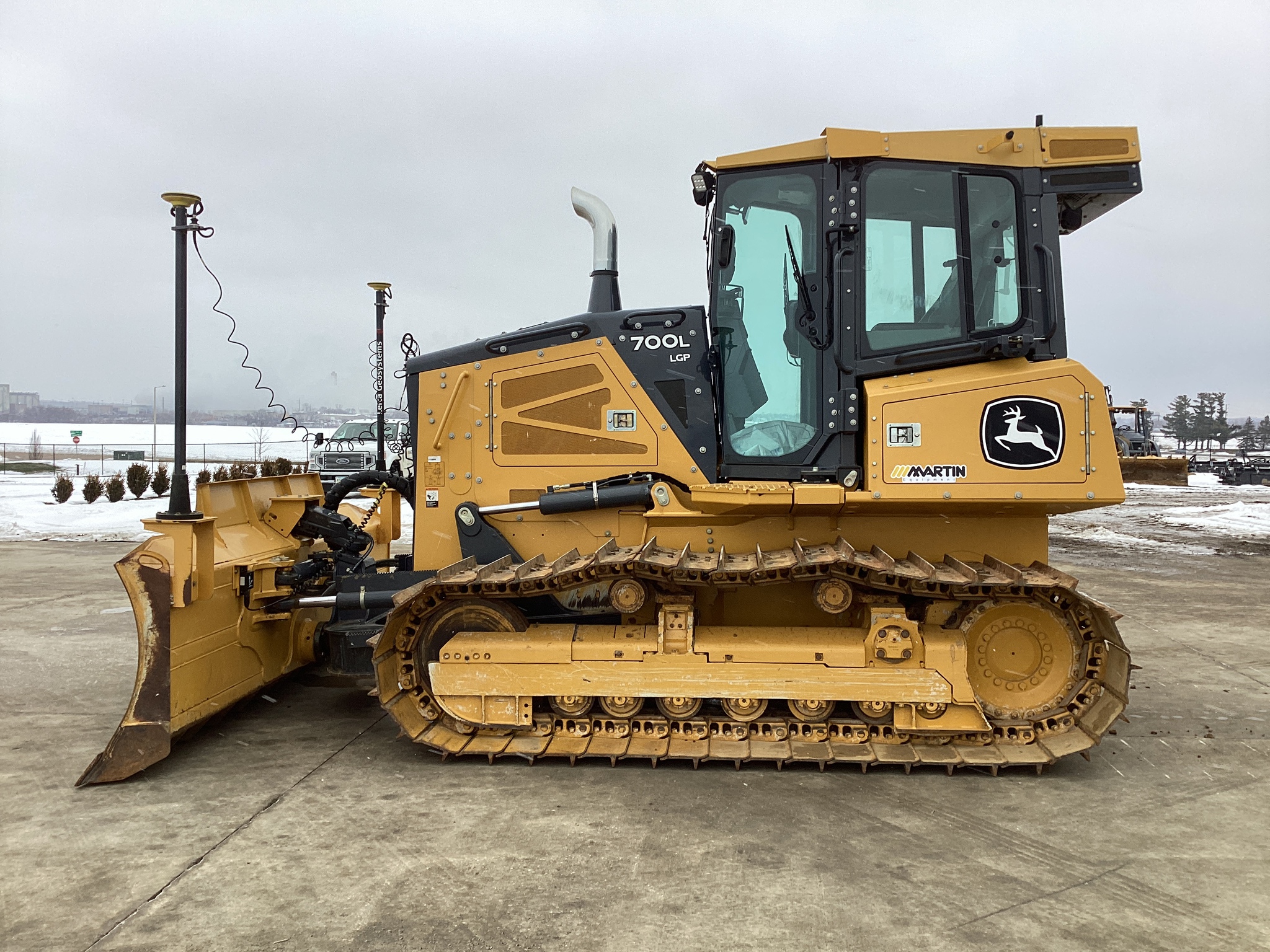 2020 John Deere 700L Image 1