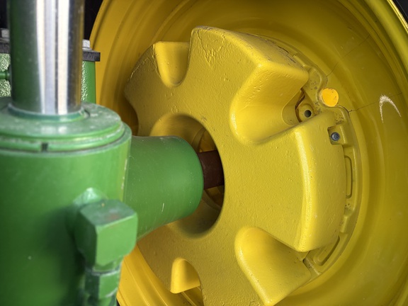 2025 John Deere 8R 410 - Photo11