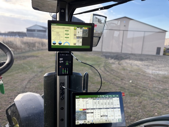 2025 John Deere 8R 410 - Photo13