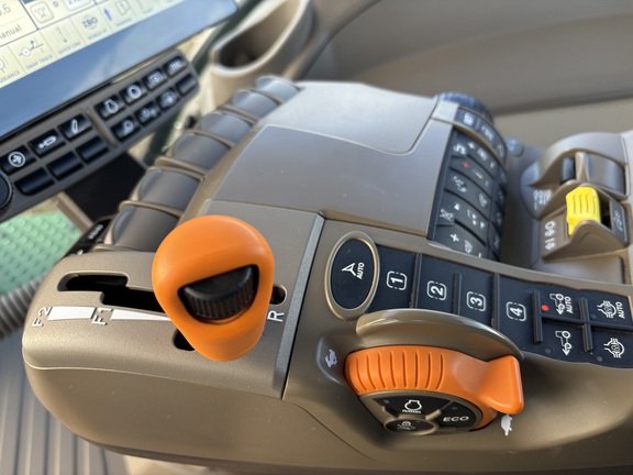 2025 John Deere 8R 410 - Photo16