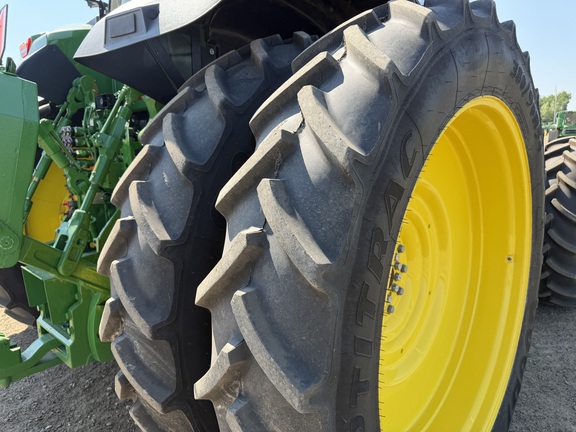 2025 John Deere 8R 410 - Photo16