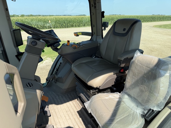 2025 John Deere 8R 410 - Photo30