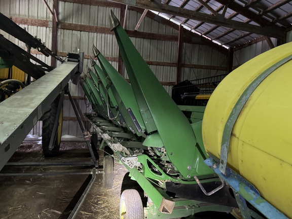 2011 John Deere 608C - Photo10