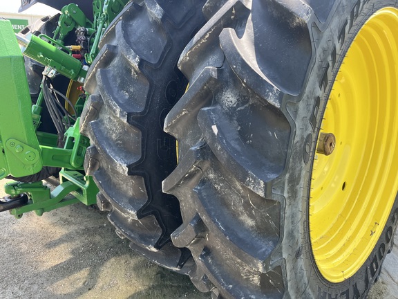 2025 John Deere 8R 410 - Photo17